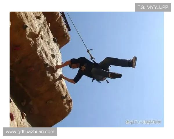 重庆攀岩队灵活应对挑战展现攀岩运动的新风貌与活力