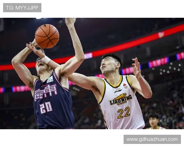 CBA联赛激烈竞争升级 球队阵容调整与未来发展趋势探讨